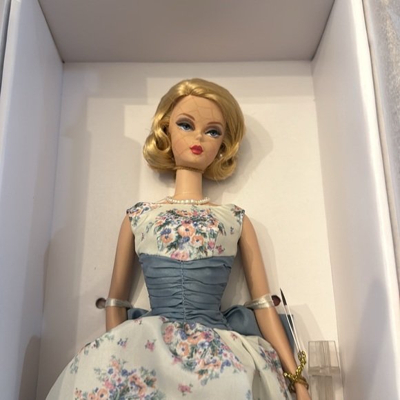 NIB Mad Men Betty Draper Silkstone Barbie - Picture 3 of 7